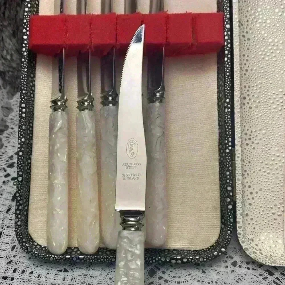 Vintage
PREMIER CUTLERY CMPY Genuine Mother of Pearl Stainless Steel knife set - Picture 11 of 16